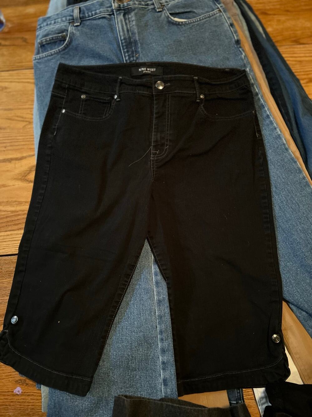 Nine West women’s black denim capri pants size 16